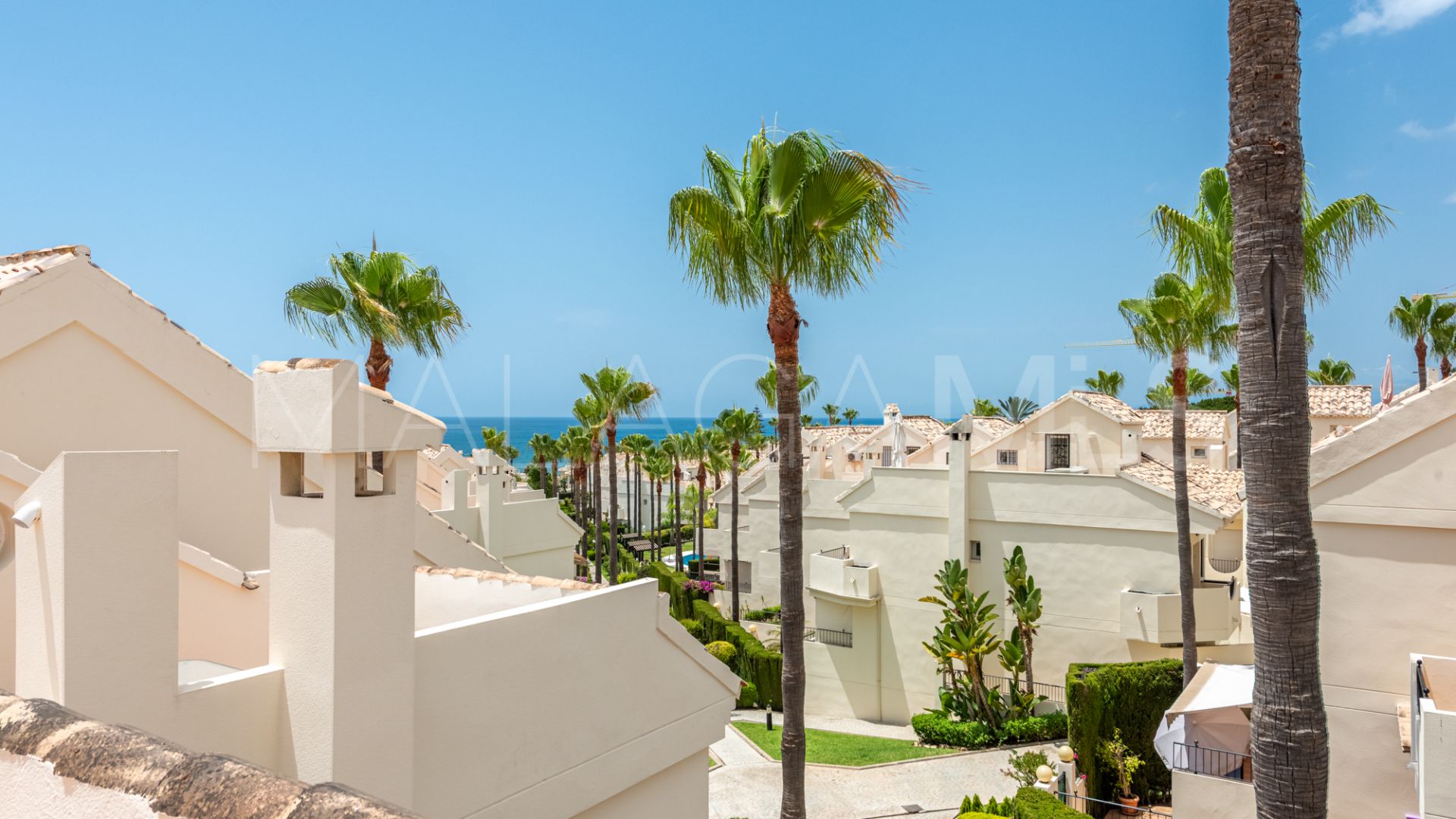 For sale town house in Marbella East with 3 bedrooms