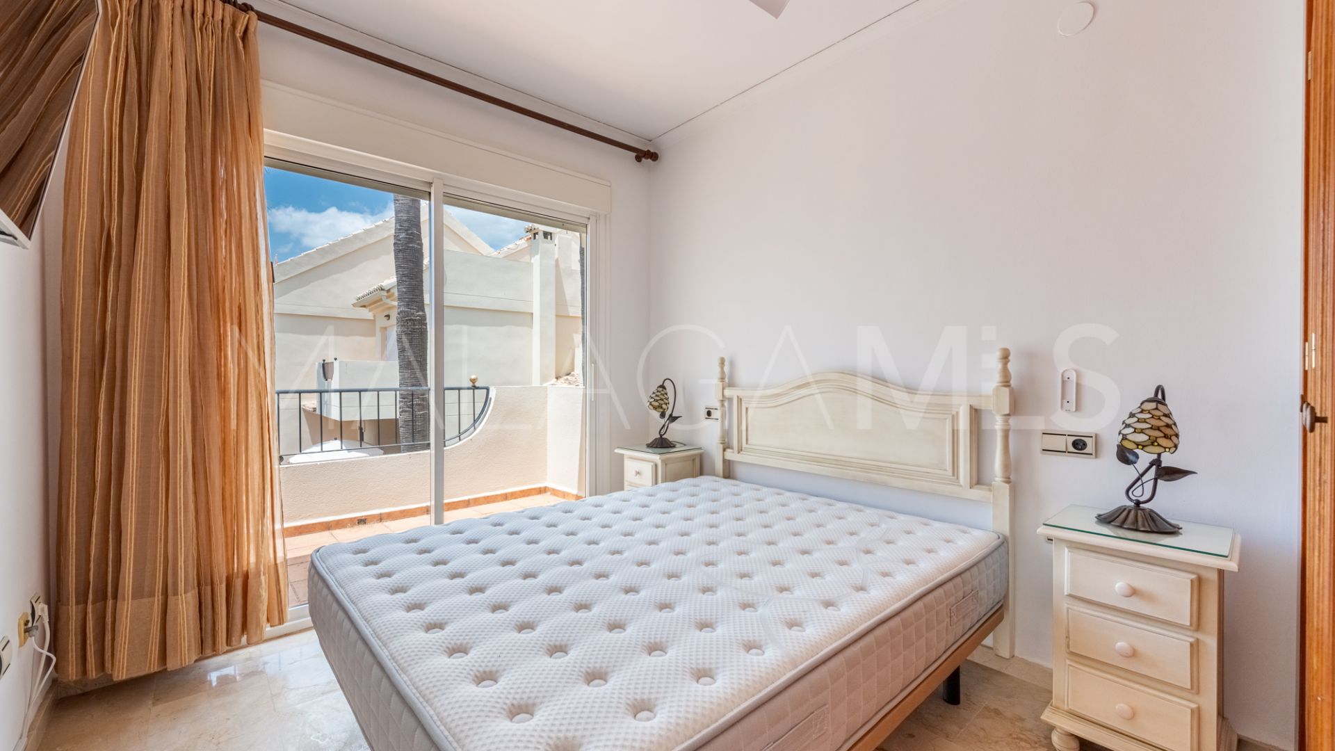 For sale town house in Marbella East with 3 bedrooms