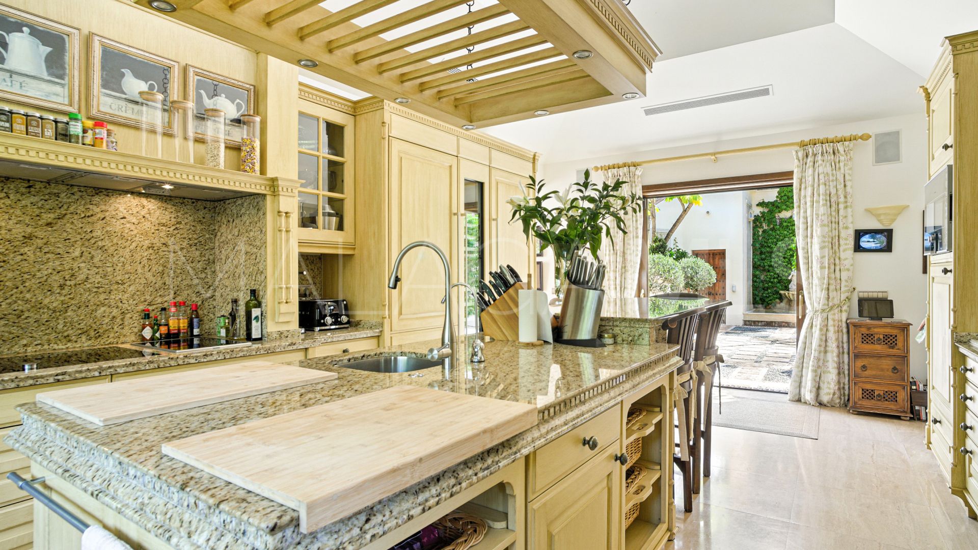 Villa for sale in Las Lomas del Marbella Club