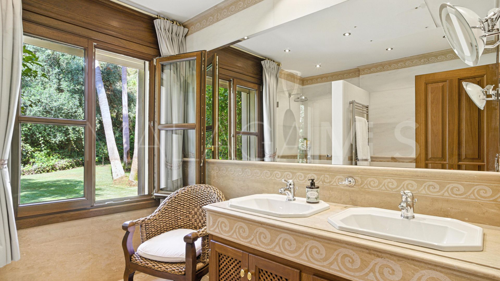 Villa for sale in Las Lomas del Marbella Club