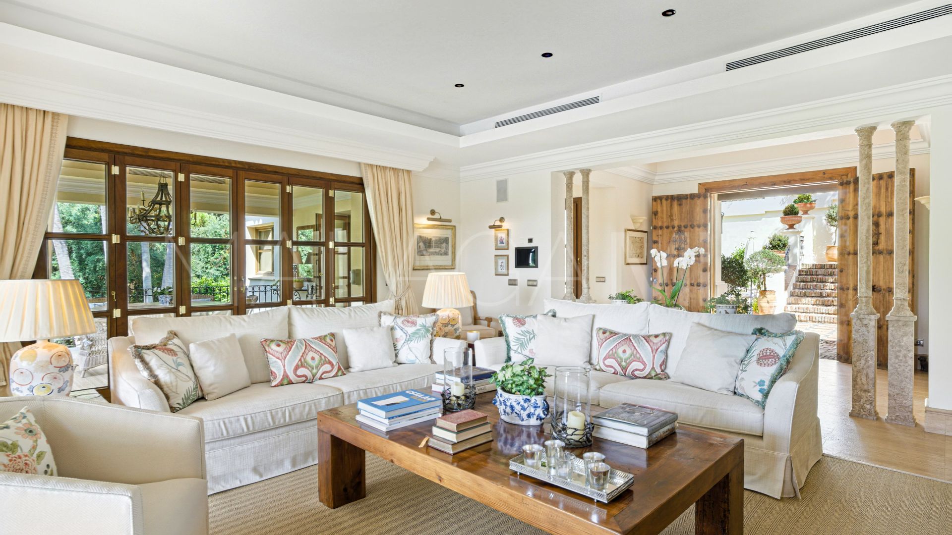 Villa for sale in Las Lomas del Marbella Club