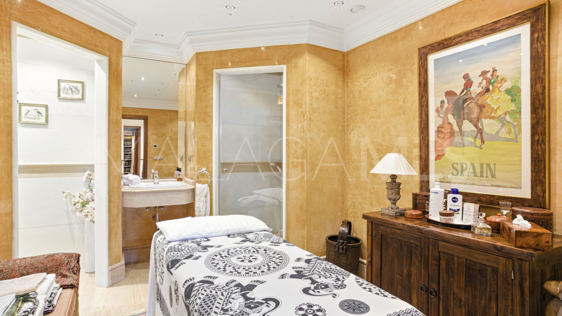 Villa for sale in Las Lomas del Marbella Club