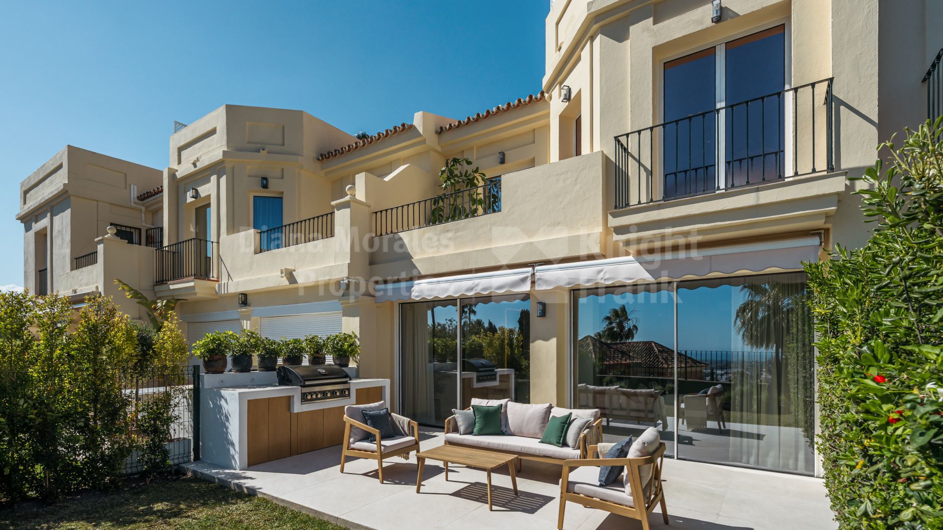Maison Vue, renovated semi-detached house with views and Scandinavian style in La Quinta Hills