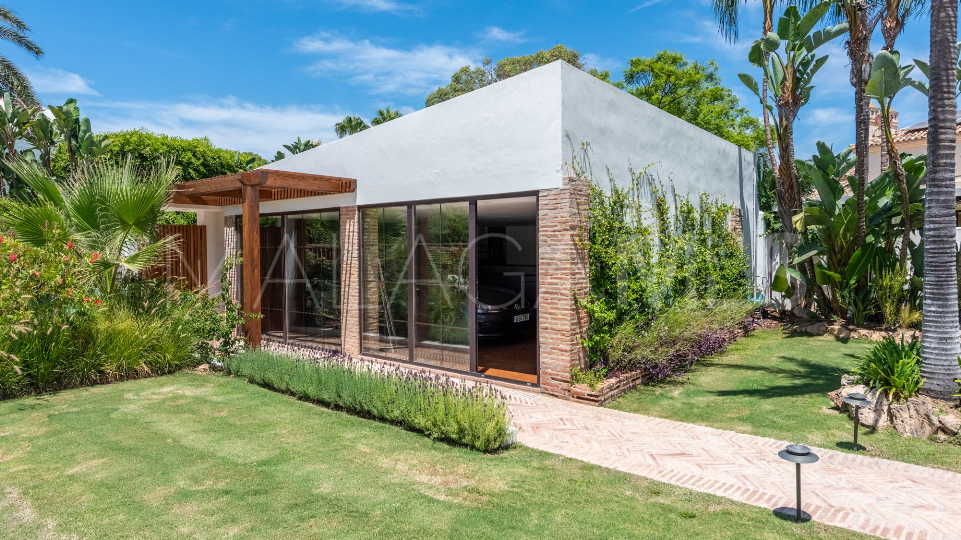 Buy Casasola 6 bedrooms villa