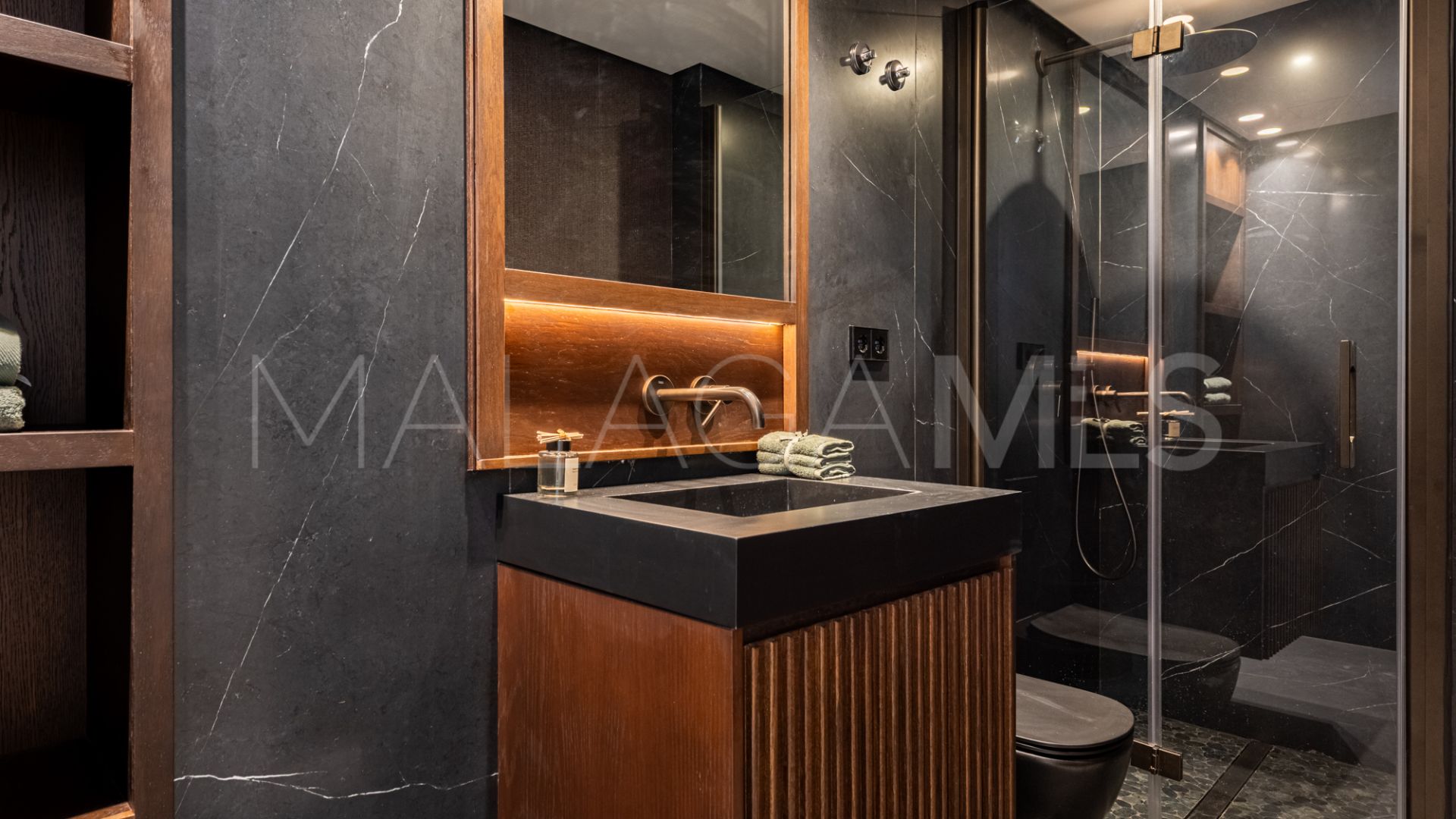 Buy Casasola 6 bedrooms villa