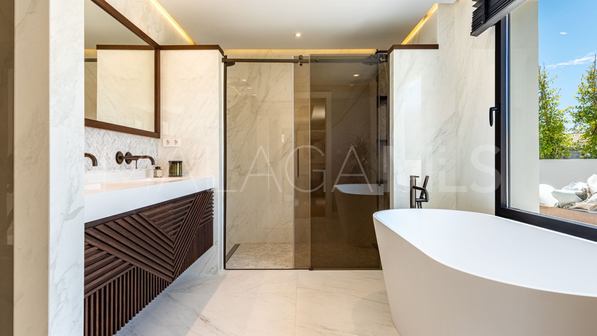 Buy Casasola 6 bedrooms villa