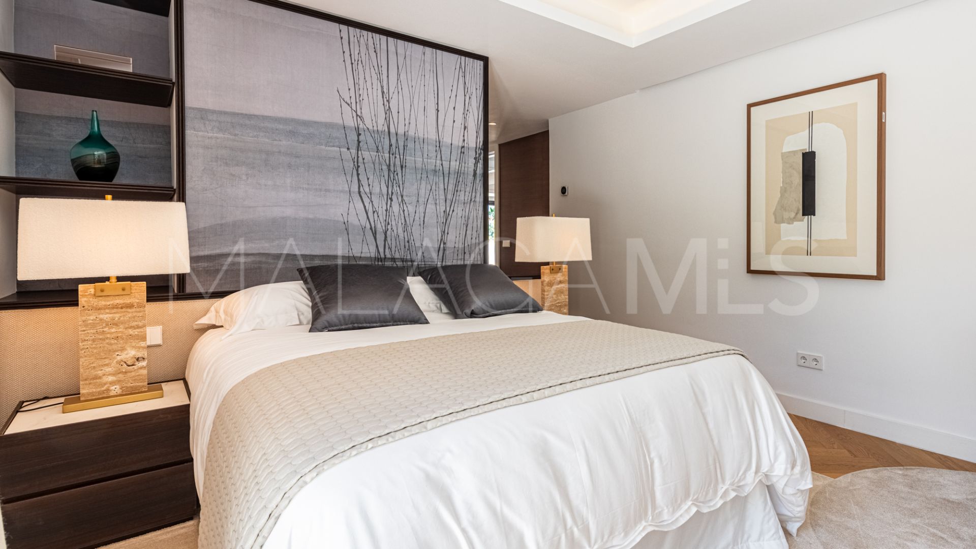 Buy Casasola 6 bedrooms villa