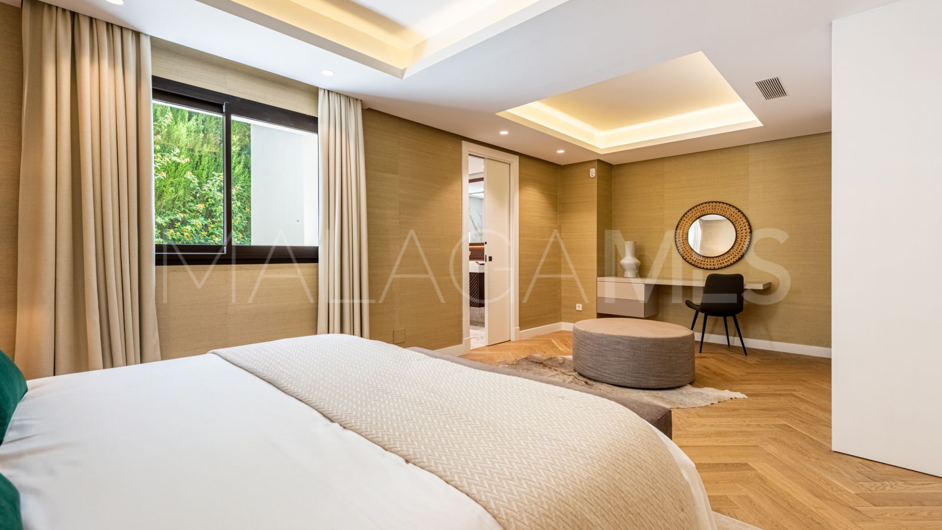 Buy Casasola 6 bedrooms villa