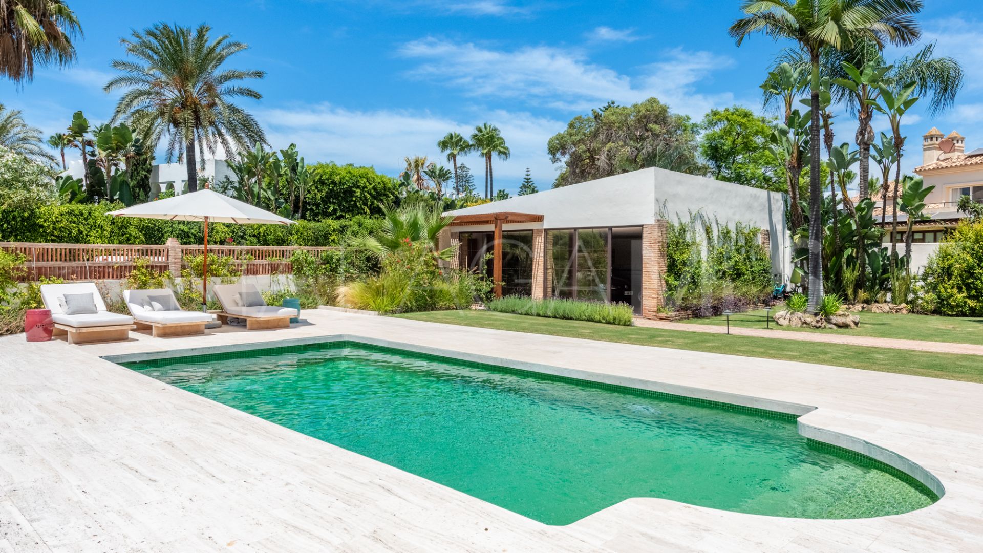 Buy Casasola 6 bedrooms villa