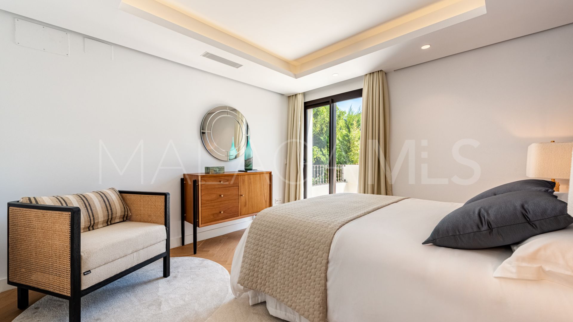Buy Casasola 6 bedrooms villa