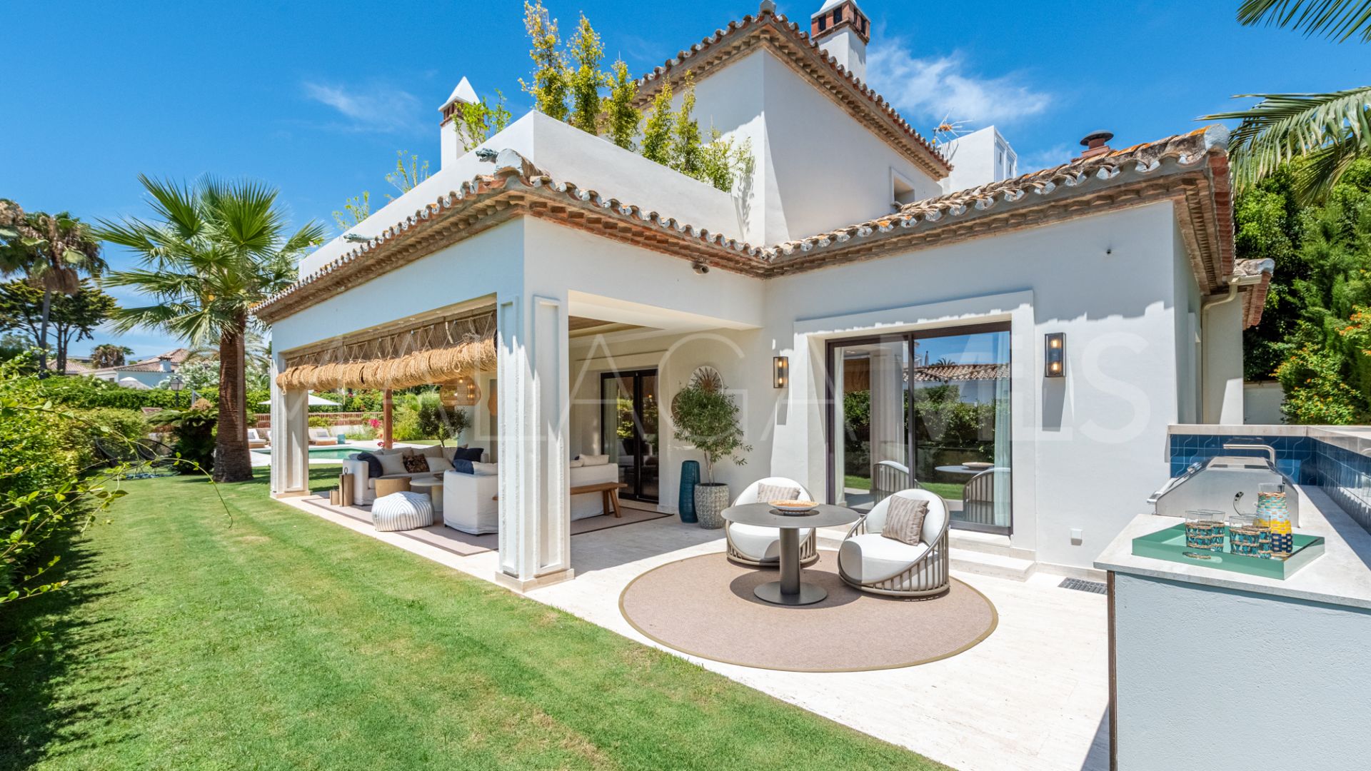 Buy Casasola 6 bedrooms villa