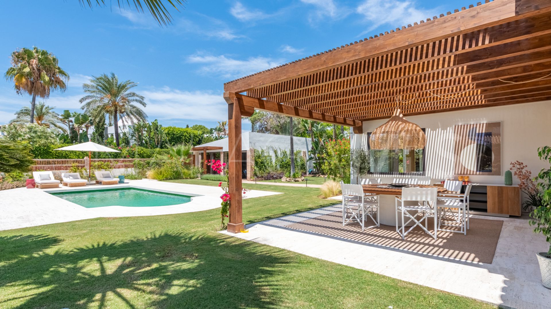 Buy Casasola 6 bedrooms villa