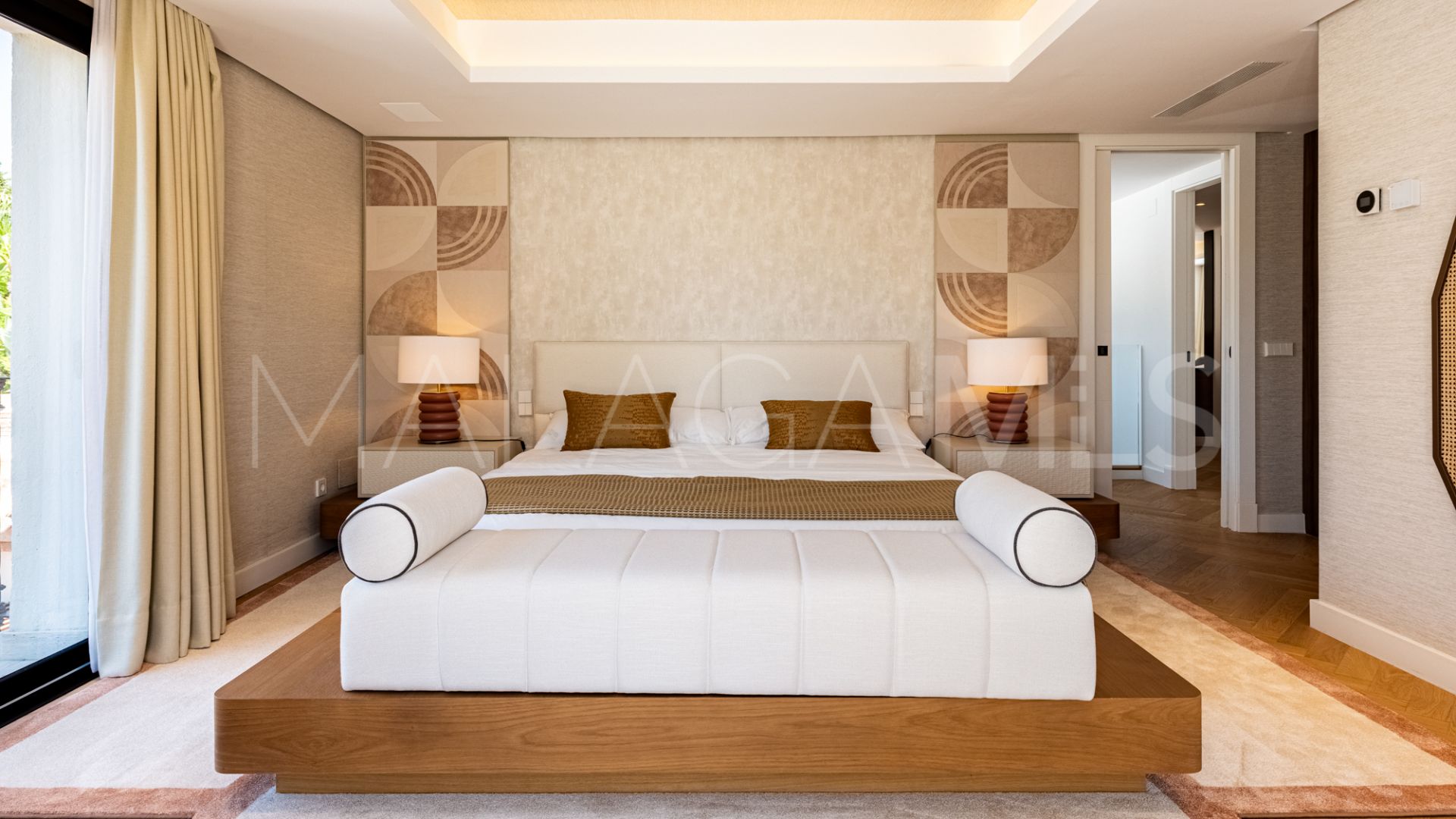 Buy Casasola 6 bedrooms villa