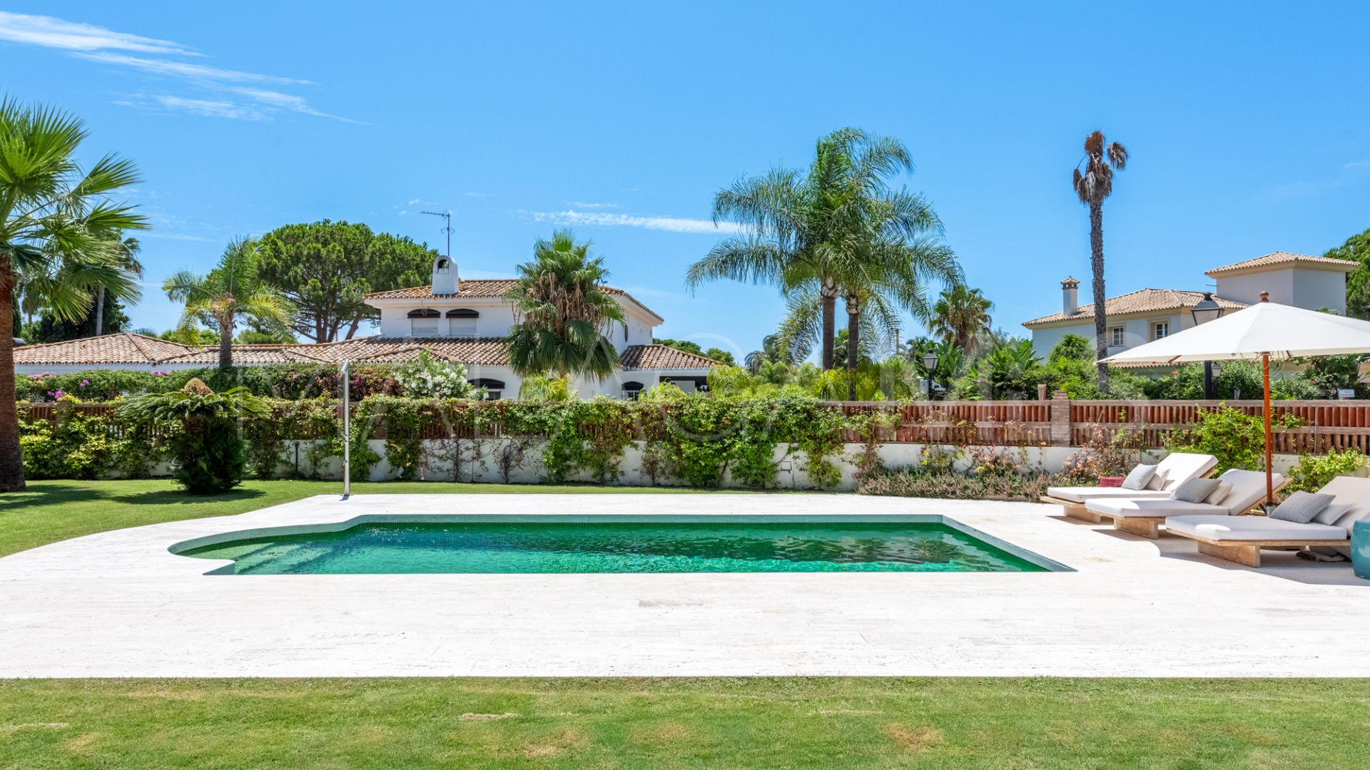 Buy Casasola 6 bedrooms villa