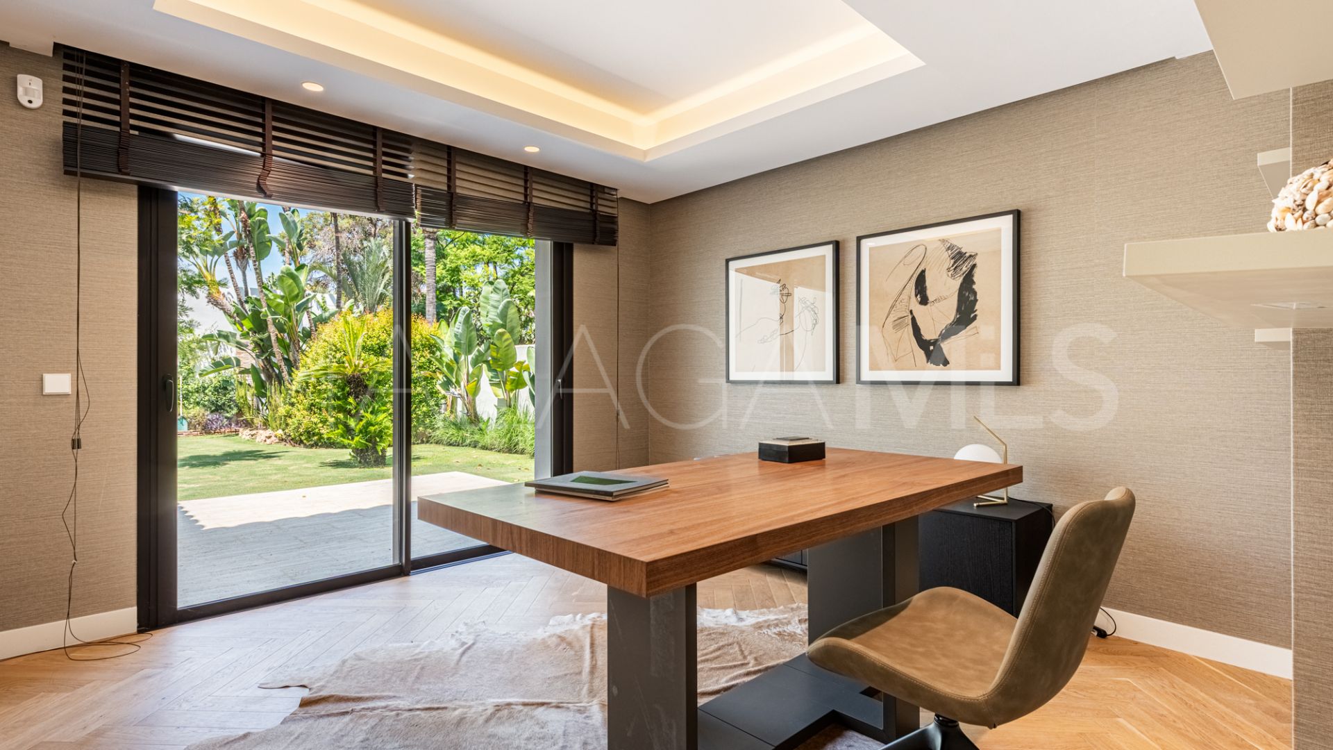 Buy Casasola 6 bedrooms villa