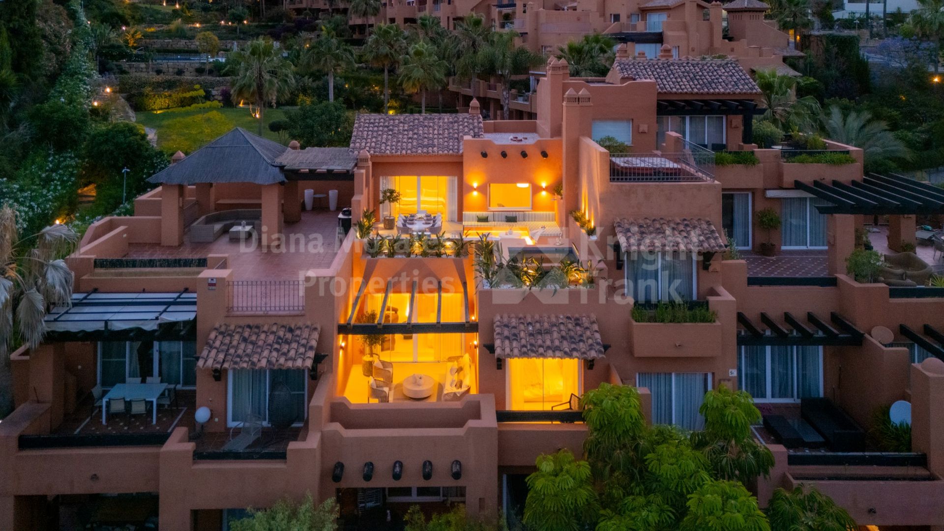 Alminar de Marbella, Alminar 911, penthouse en duplex entièrement rénové dans la vallée du golf