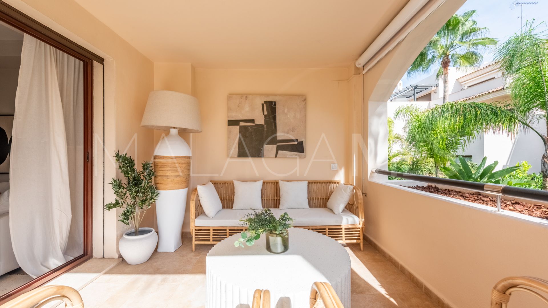 For sale 2 bedrooms apartment in Medina de Banús