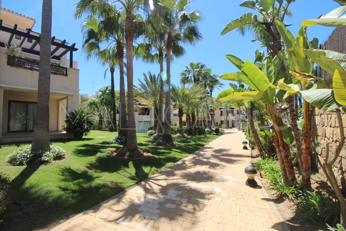 For sale 2 bedrooms apartment in Medina de Banús