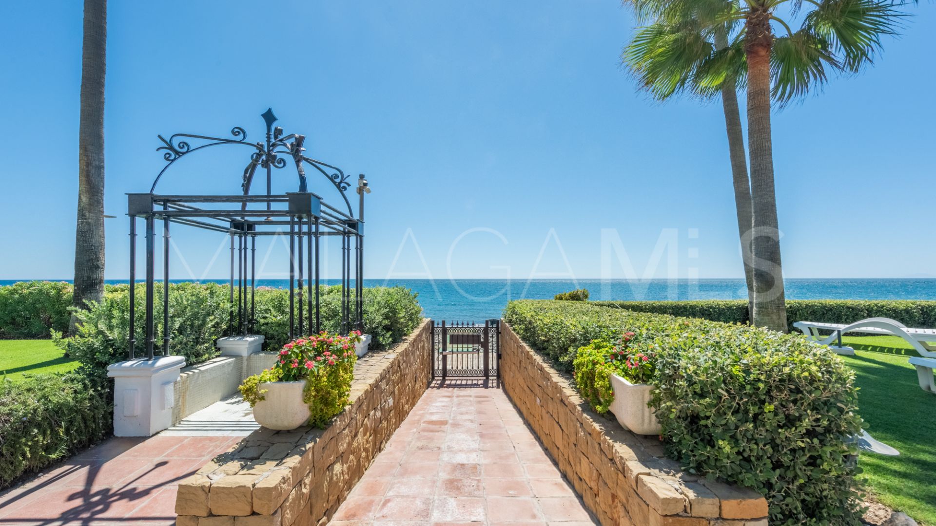 For sale Alcazaba Beach penthouse with 2 bedrooms