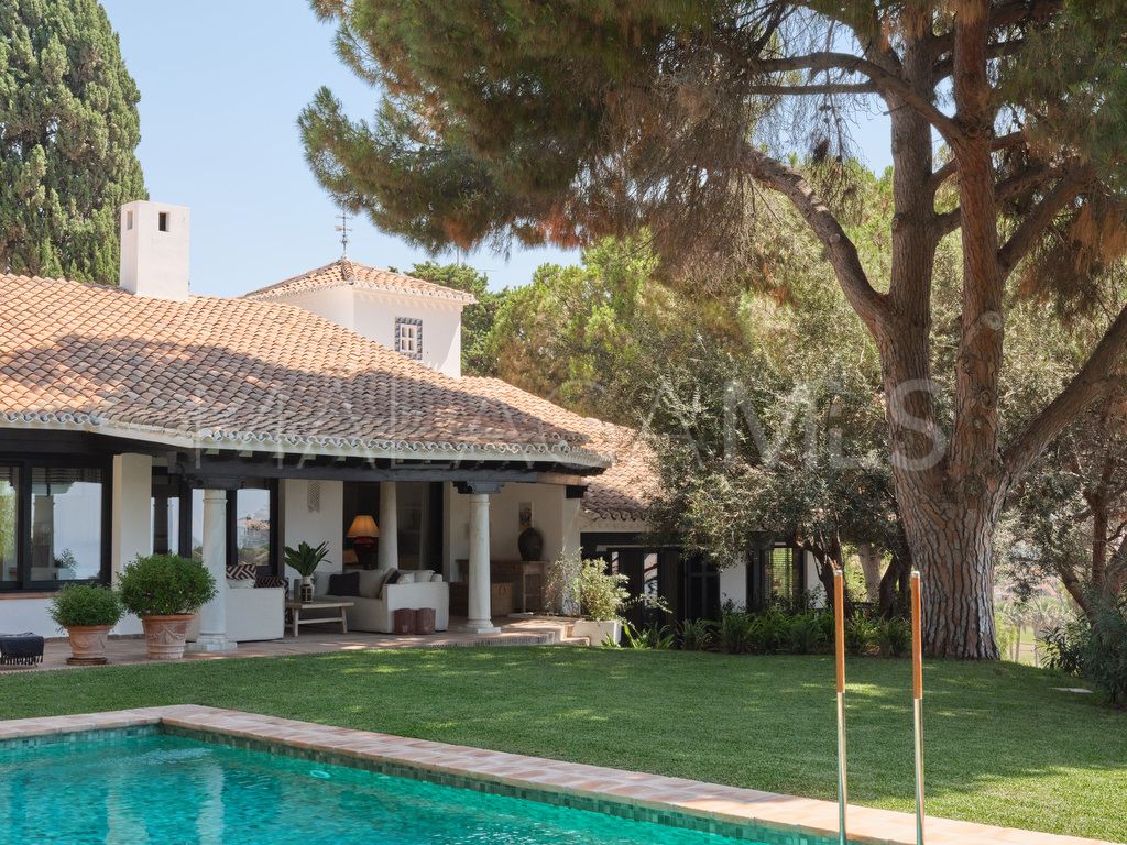 For sale El Candado villa with 6 bedrooms