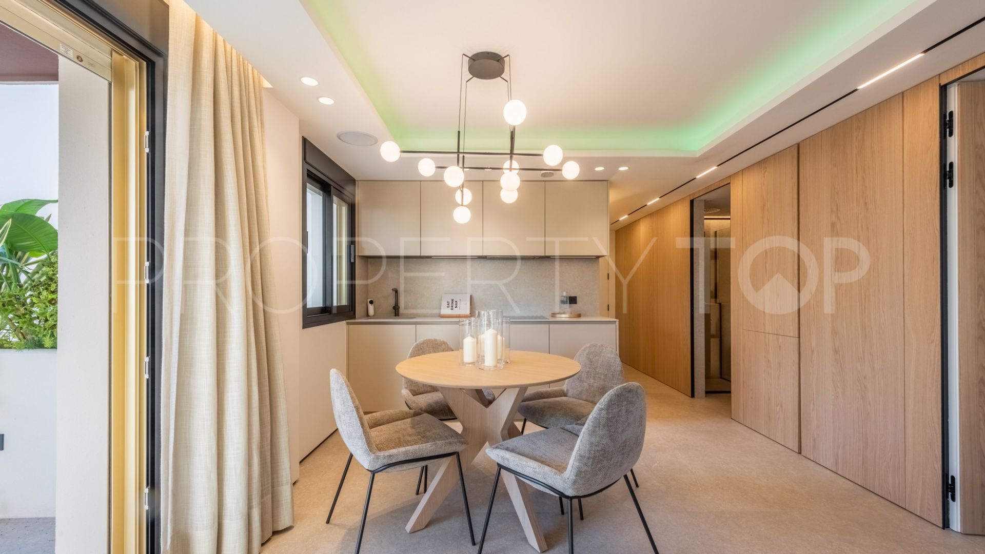 Apartamento de 2 dormitorios en venta en Nueva Andalucia