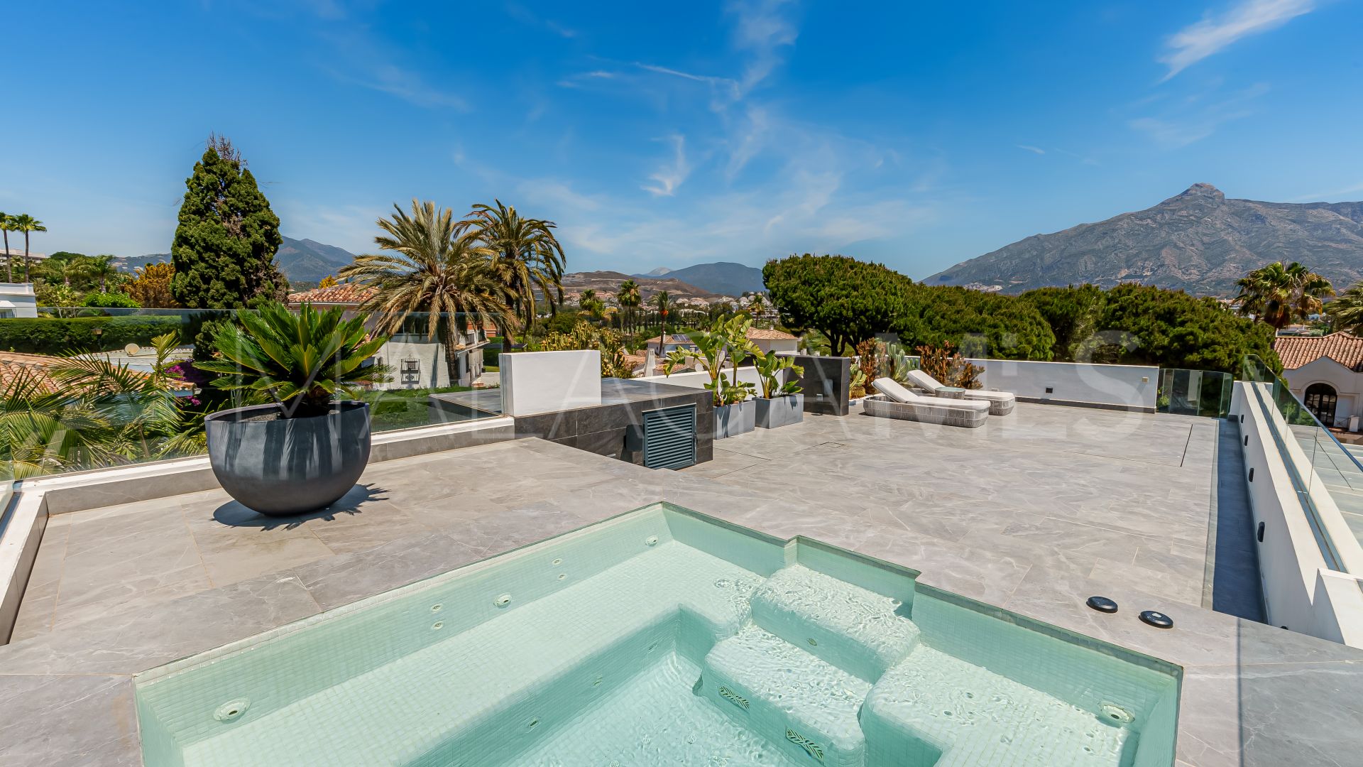 Villa for sale in Las Brisas