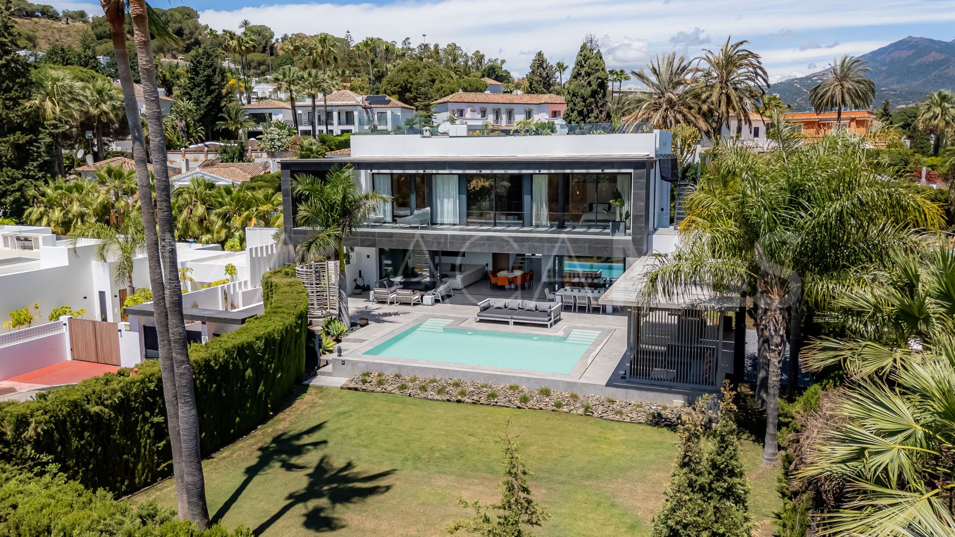 Villa for sale in Las Brisas