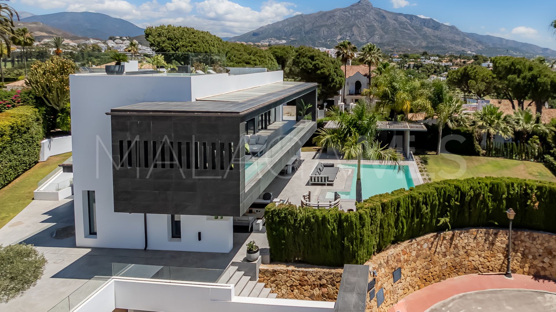 Villa for sale in Las Brisas