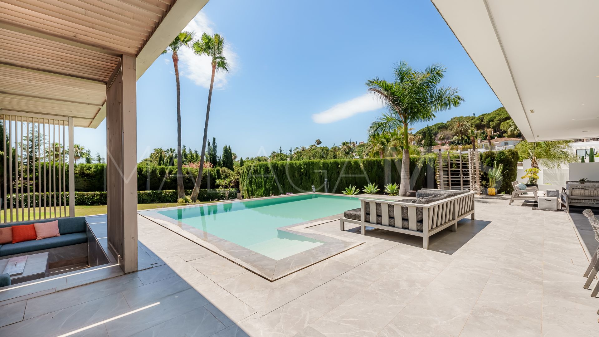 Villa for sale in Las Brisas