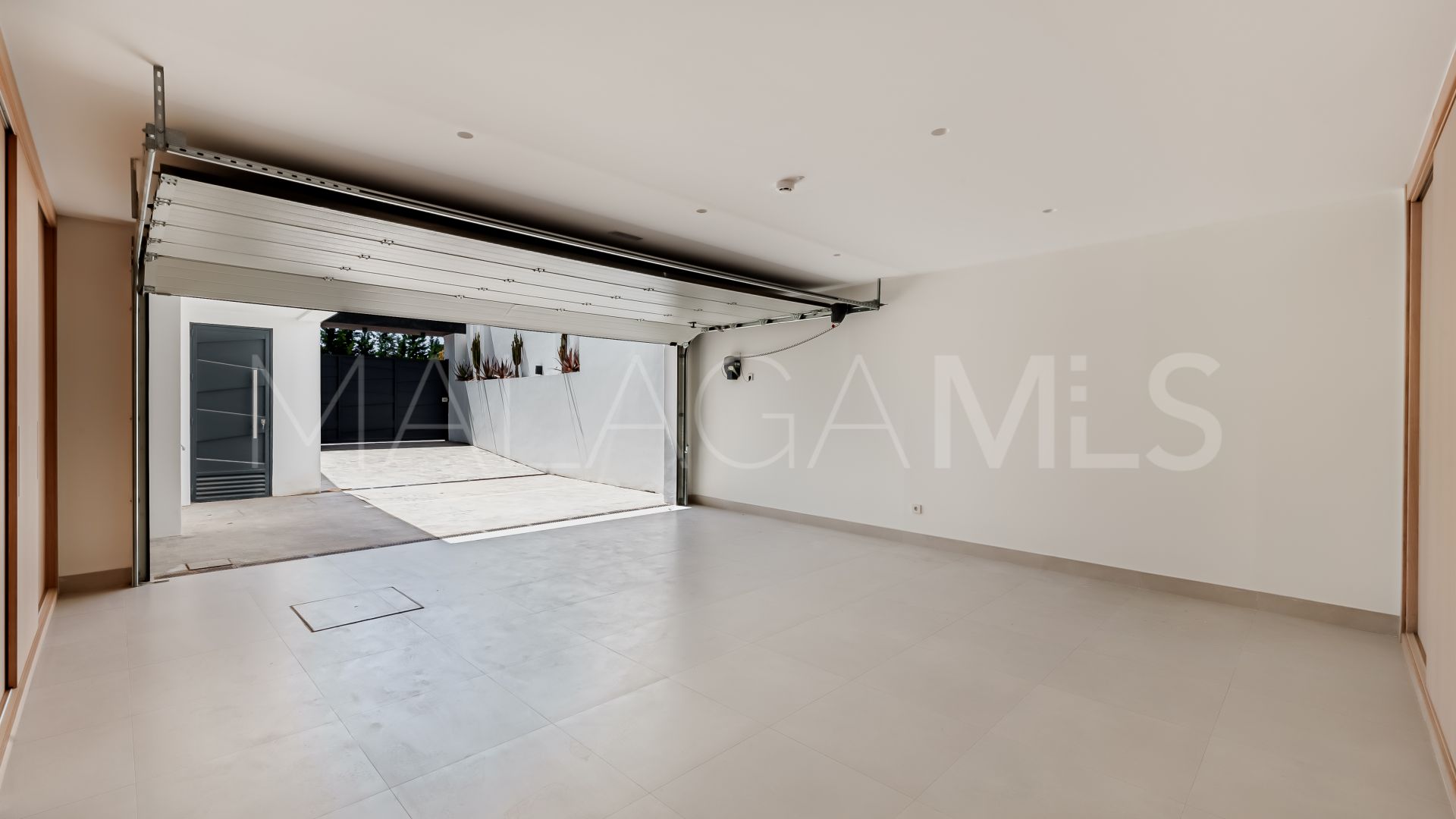 Villa for sale in Las Brisas