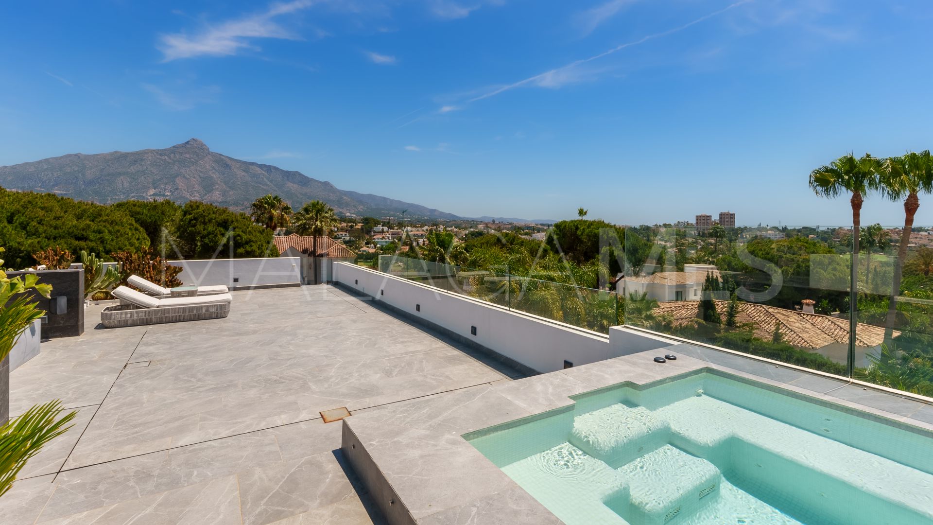 Villa for sale in Las Brisas