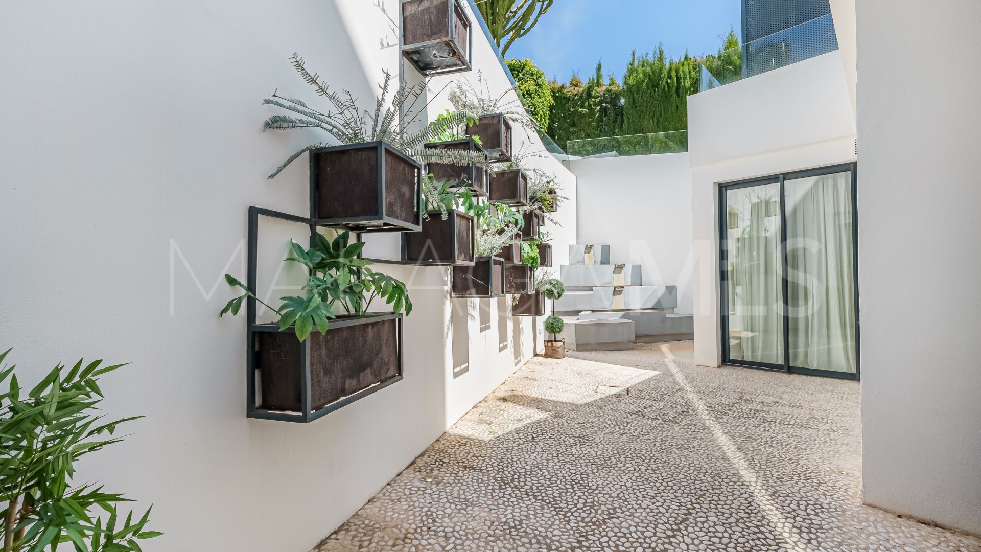Villa for sale in Las Brisas