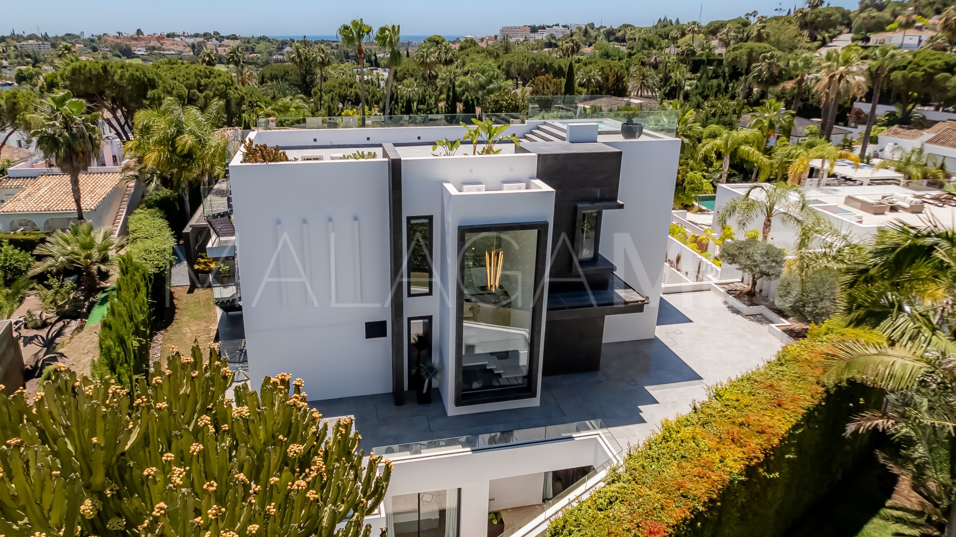Villa for sale in Las Brisas