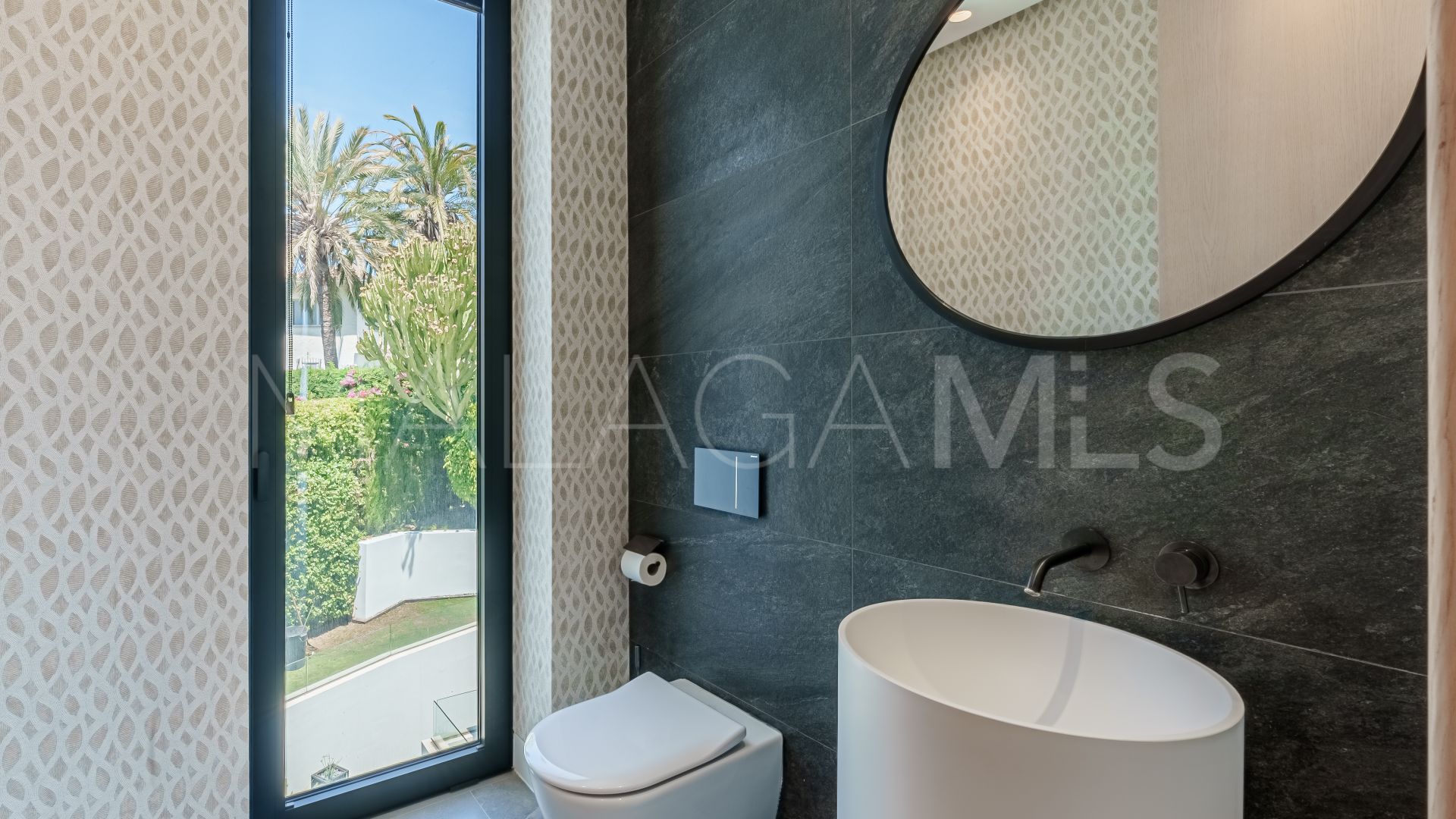 Villa for sale in Las Brisas