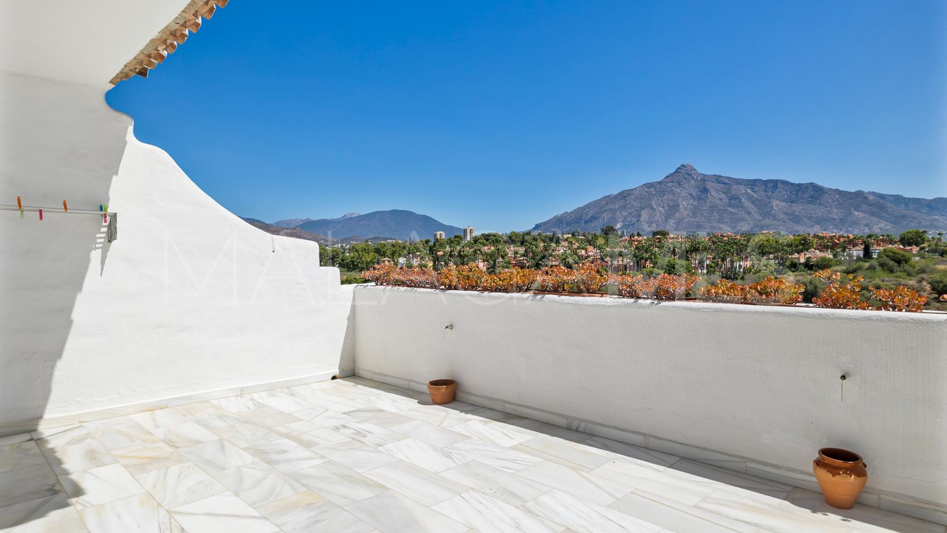 Adosado with 4 bedrooms for sale in Marbella - Puerto Banus