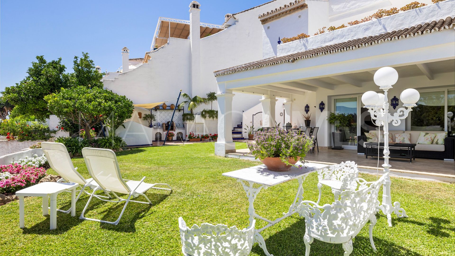 Adosado with 4 bedrooms for sale in Marbella - Puerto Banus