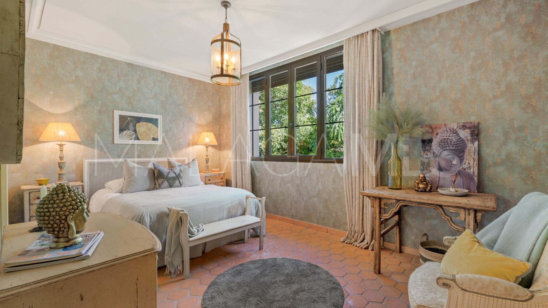 Villa for sale with 8 bedrooms in Guadalmina Baja