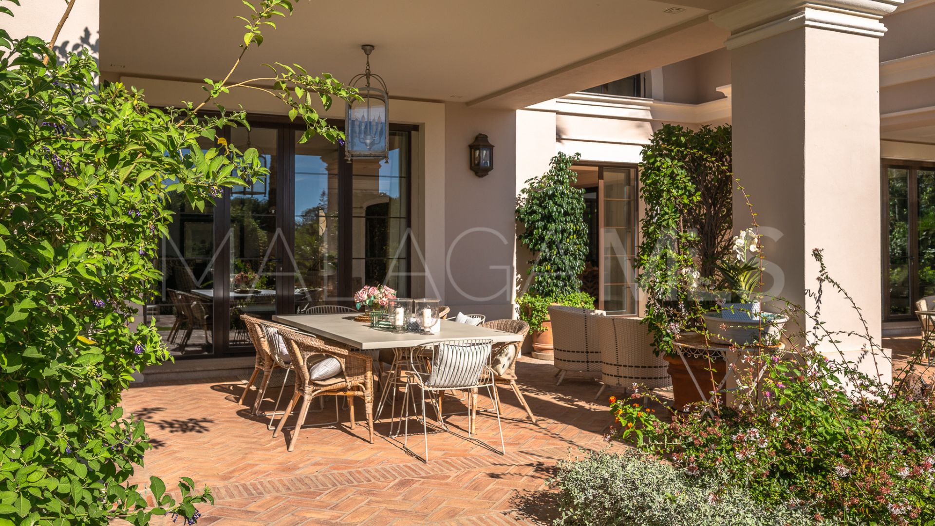 Villa for sale in Guadalmina Baja
