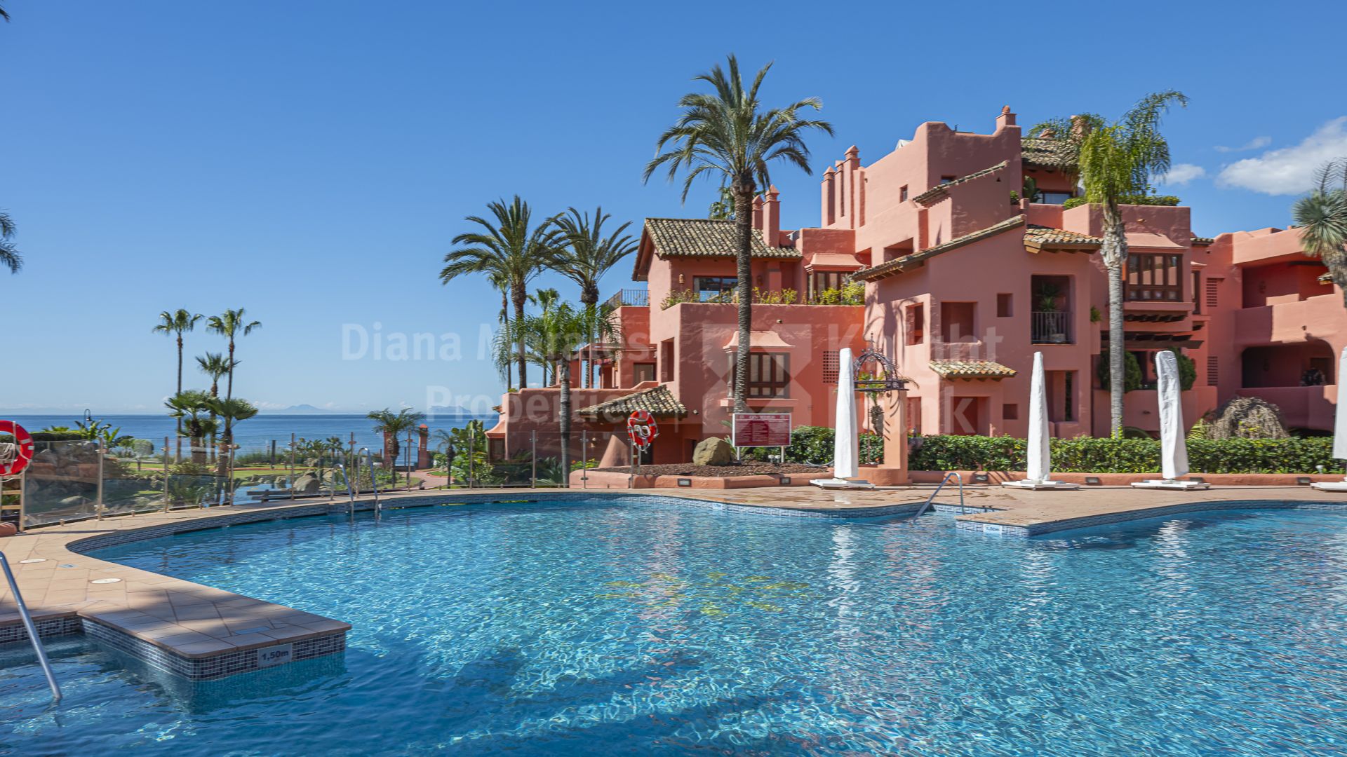 Cabo Bermejo 622, apartamento totalmente renovado frontal al mar en complejo cerrado