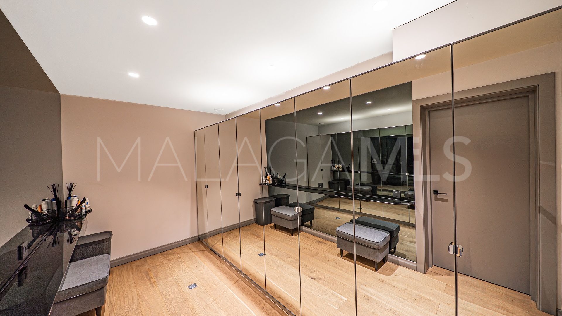 Villa for sale in Guadalmina Baja