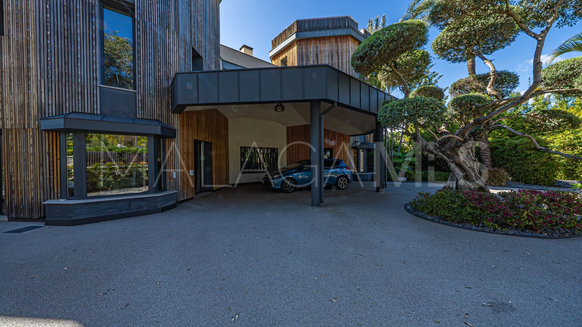 Villa for sale in Guadalmina Baja