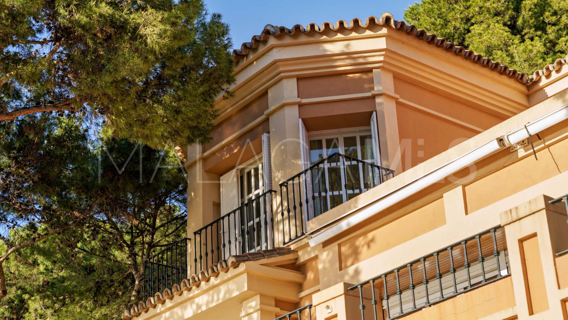 Villa for sale in El Limonar