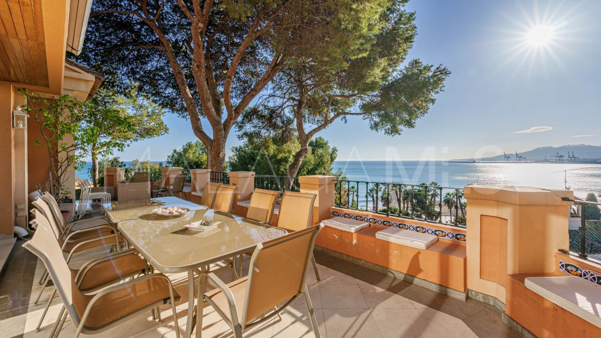 Villa for sale in El Limonar
