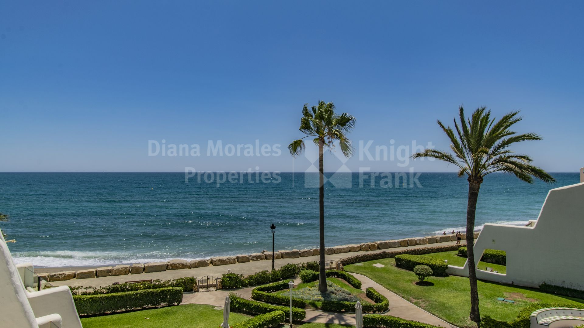 Coral Beach, Beachfront house on Marbella's Golden Mile with sea views