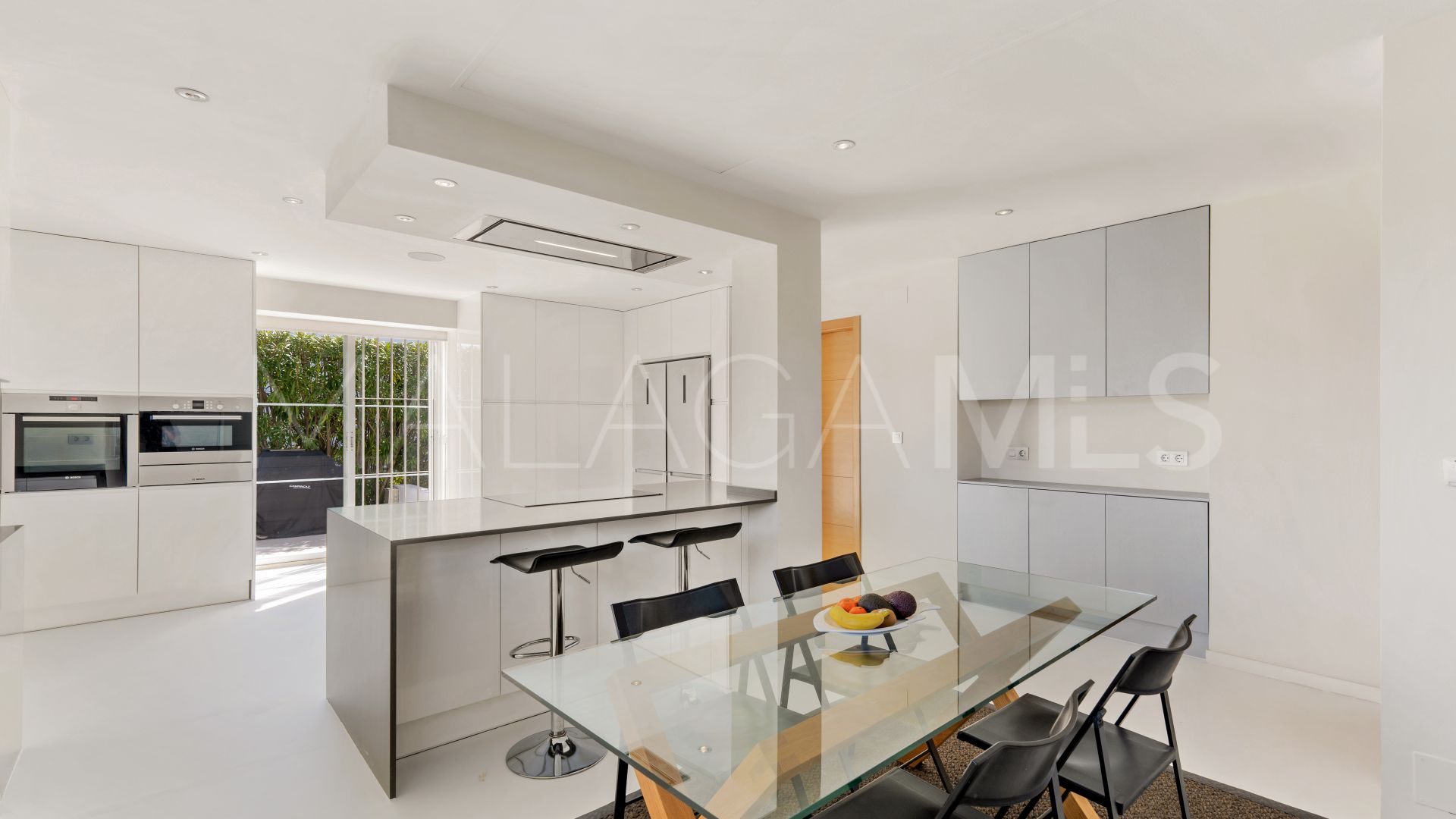 Villa for sale in Guadalmina Alta