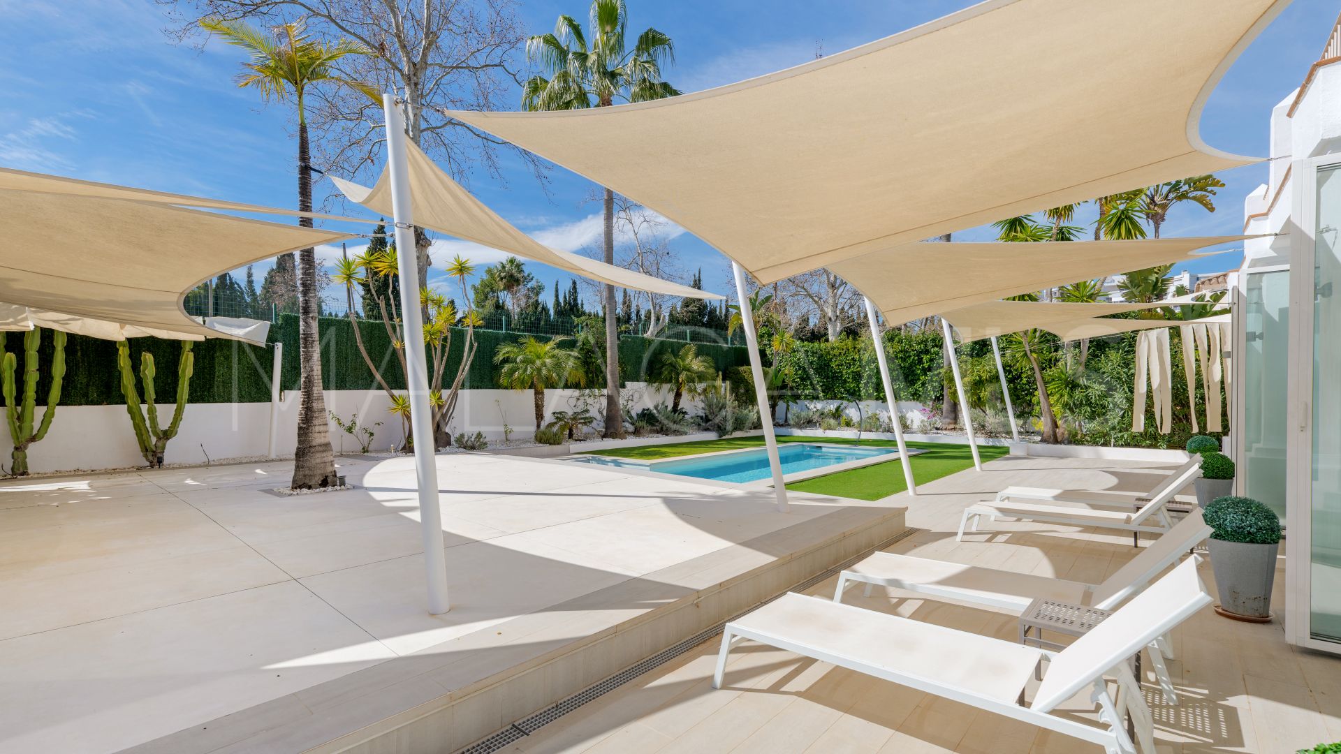 Villa for sale in Guadalmina Alta