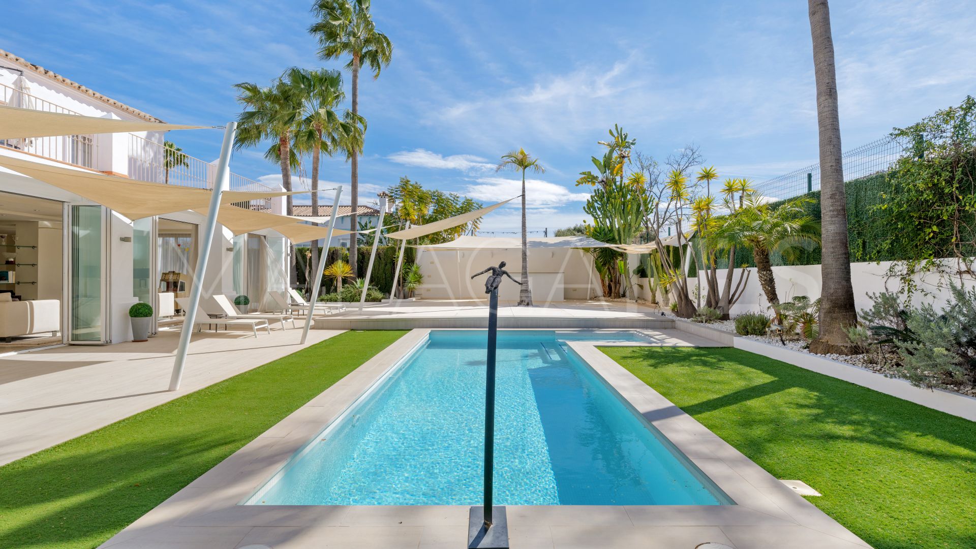 Villa for sale in Guadalmina Alta