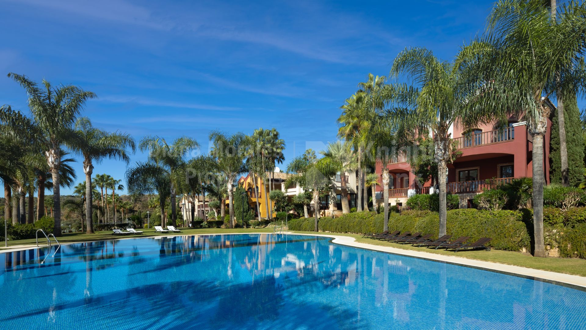 La Capellania, Capellanía 1, large semi-detached house on the Golden Mile