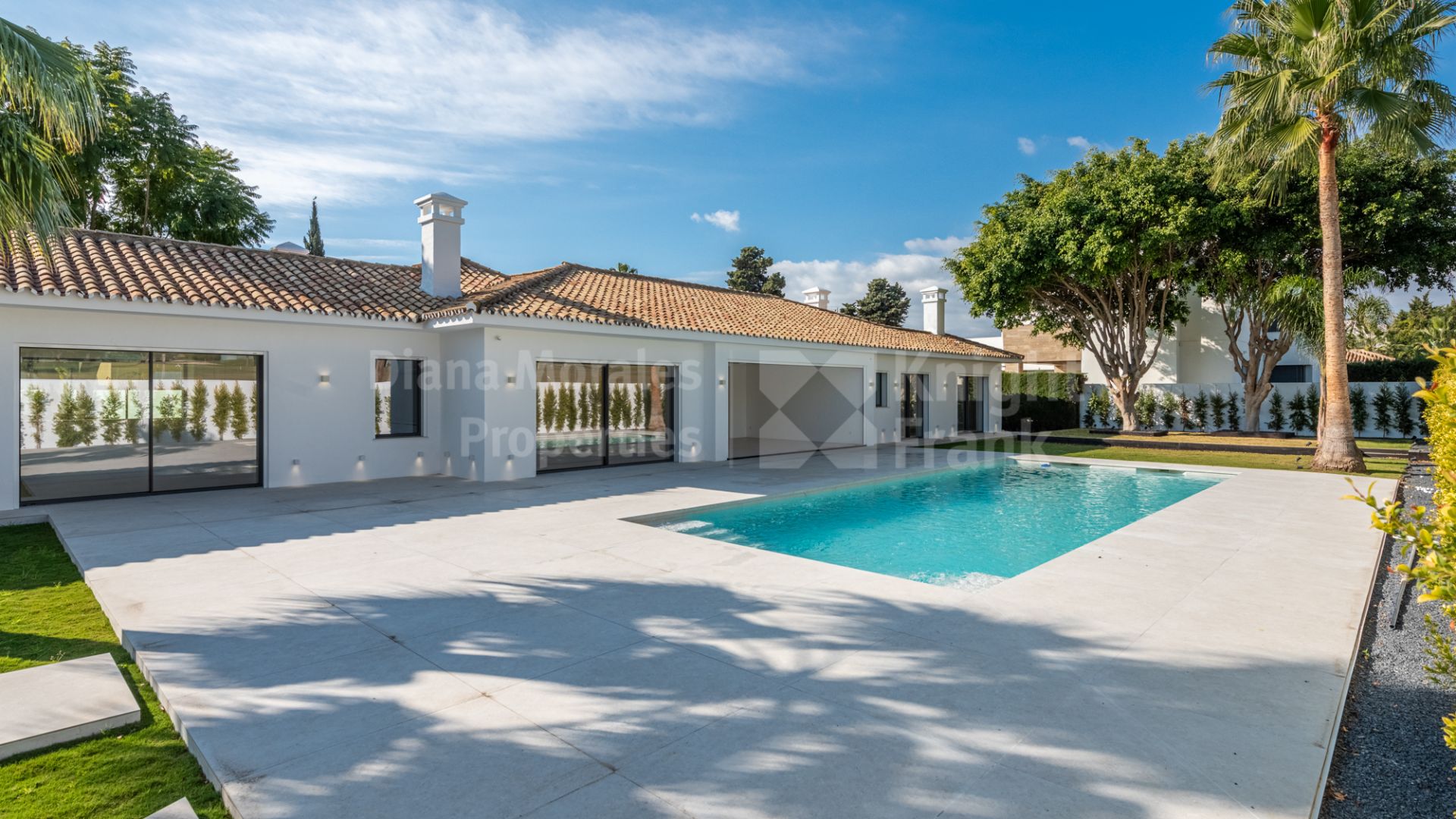 Guadalmina Alta, Se vende villa a estrenar en primera línea de golf
