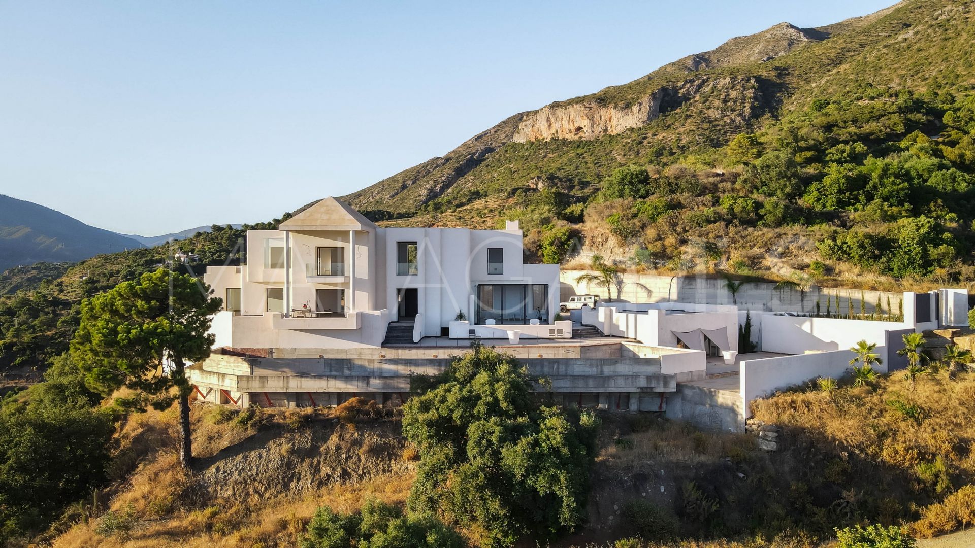 For sale 5 bedrooms villa in Cerros del Lago